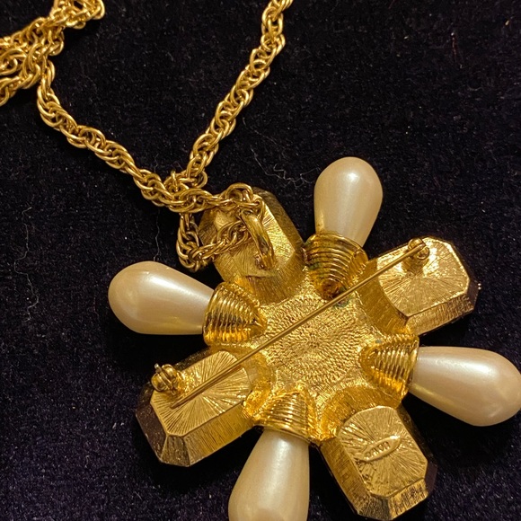 Vintage AVON Maltese Cross Pin Brooch Pendant Necklace Moghul Pearl. - Picture 8 of 9